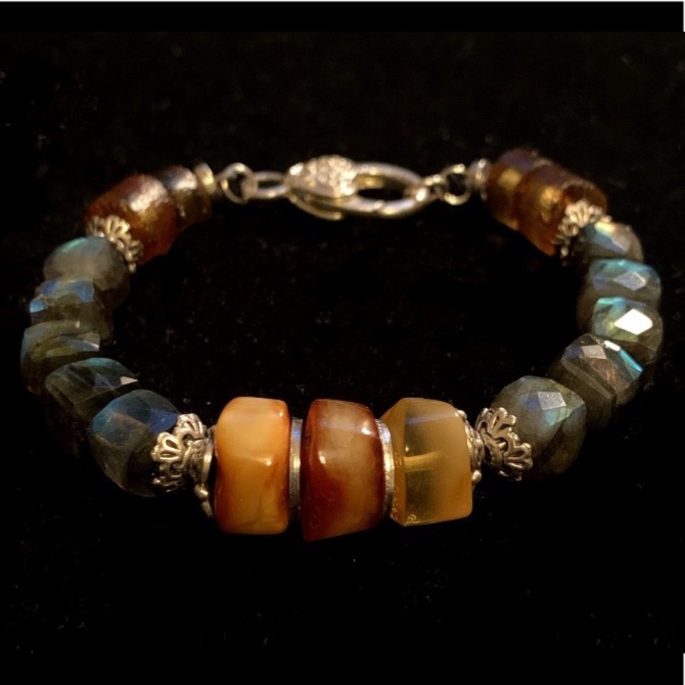 NWT!! Handcrafted Flash Labradorite and Baltic Amber bracelet